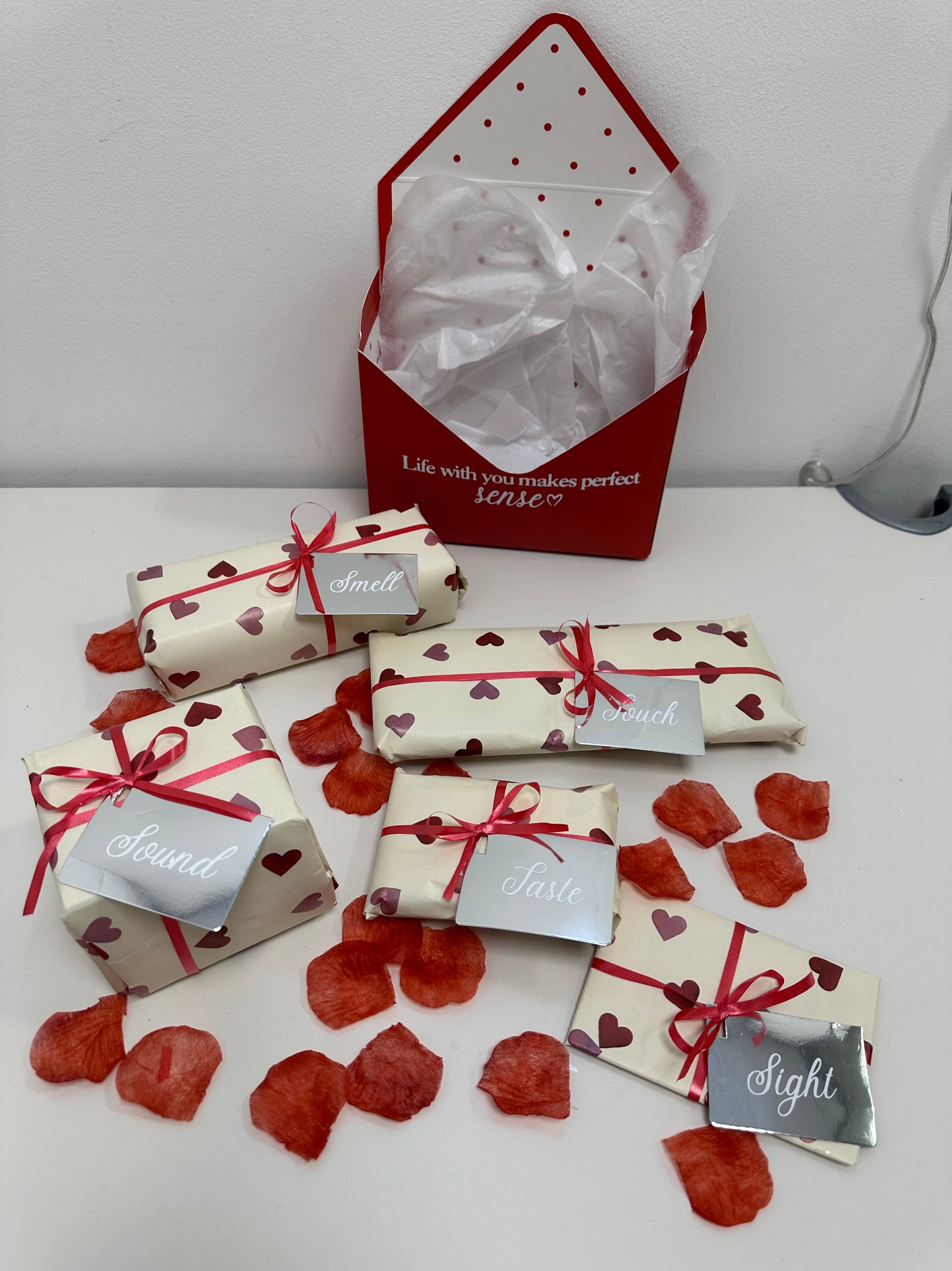 Males SENSE love hamper